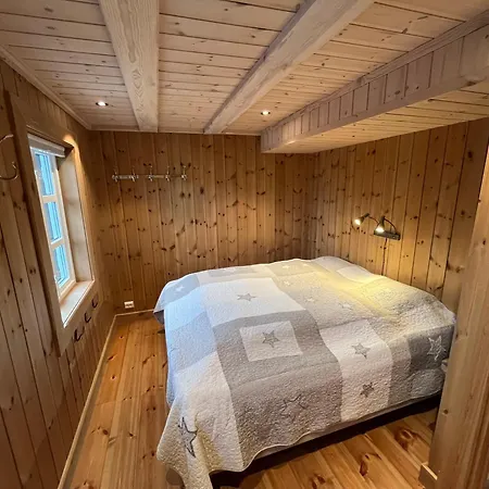 Holiday home Sveinstogo